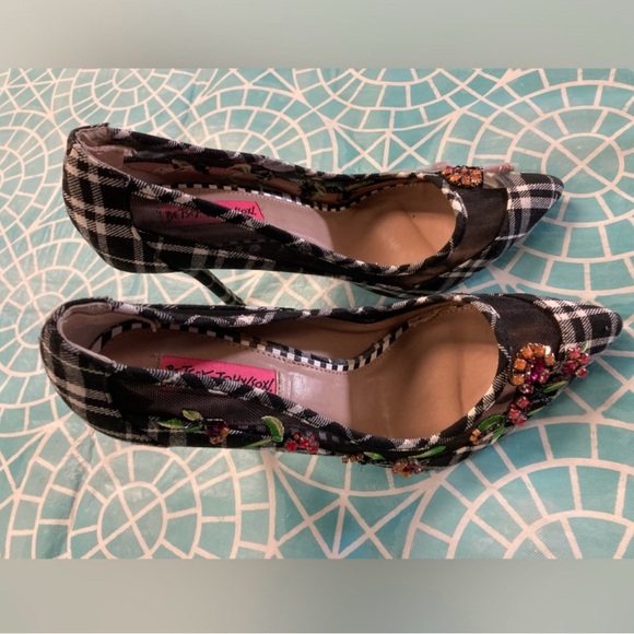 Vintage RARE Betsey Johnson “Rayne” pointed toe heels. - Picture 3 of 5